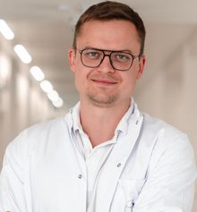 Dr. Marcin Dzialek