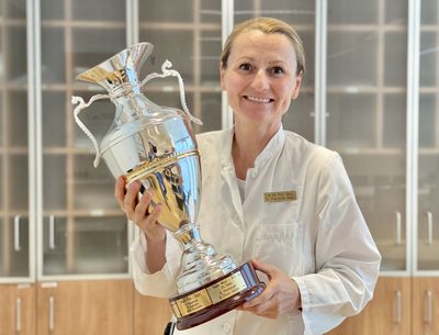 Uniklinik für Chirurgie gibt den „Champions League“-Pokal weiter