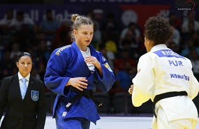 Elena Dengg holt Goldmedaillie bei Junioren Europacup