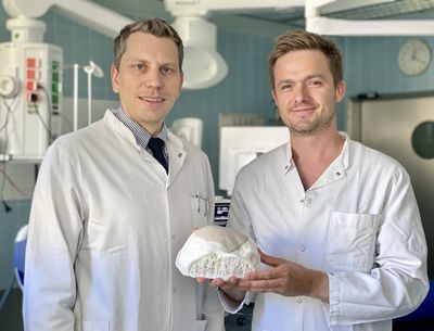 Weltpremiere am Uniklinikum: Patientin (63) erhielt das erste im Haus gedruckte Implantat aus dem 3D-Drucker