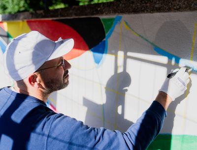 Internationaler Künstler gestaltet Mauer an der Lindhofstraße