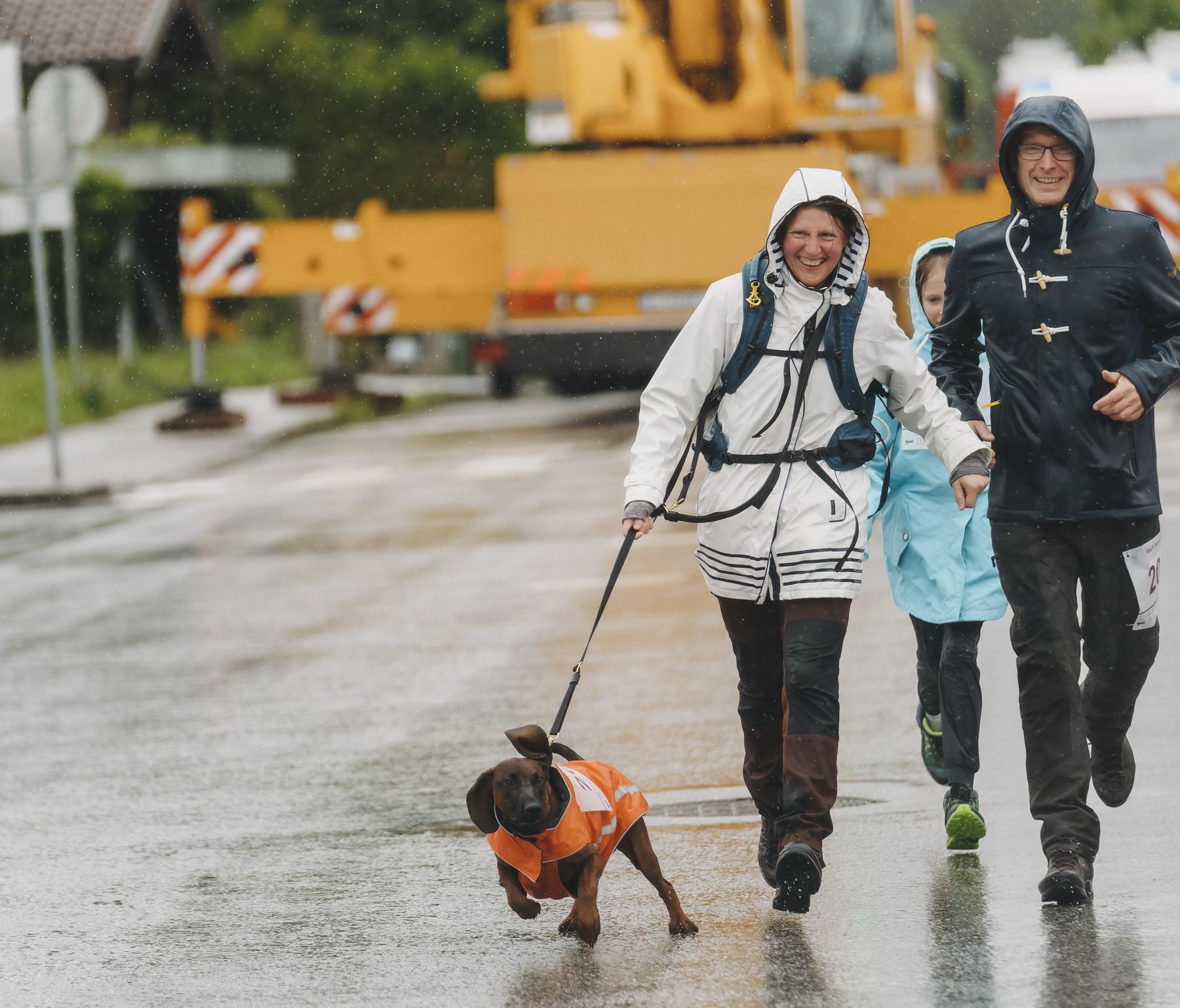 Bild vom Laufen - Der Primar und seine Familie laufen beim lauf:feuer 2024 in Elixhausen mit (Foto: Florian Gmachl).