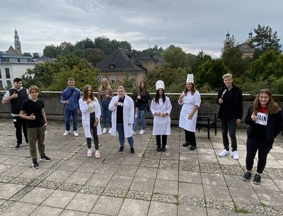 15 junge Menschen starteten eine Lehre in den Salzburger Landeskliniken