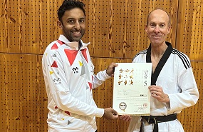 Primar der Sportmedizin Salzburg besteht Prüfung zum 5. DAN im Taekwondo
