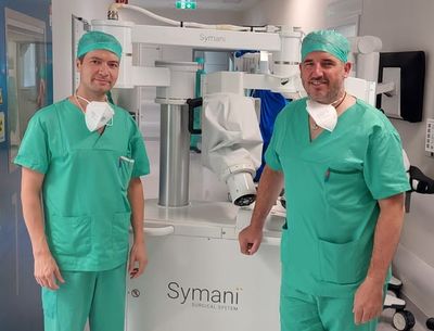 Weltpremiere in Salzburg: die 1. Vaso-Vasostomie mit dem Symani-Operationsroboter
