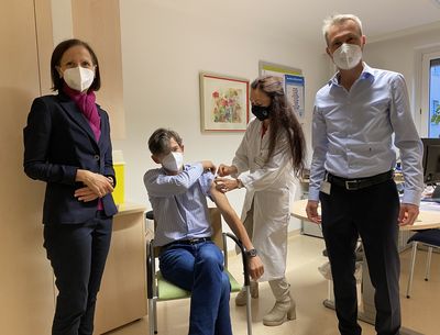 Uniklinikum-Vorstand lässt sich gegen Influenza impfen