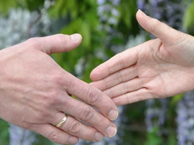 Sich die Hand reichen - Karriere im psychosozialen Gesundheitsbereich